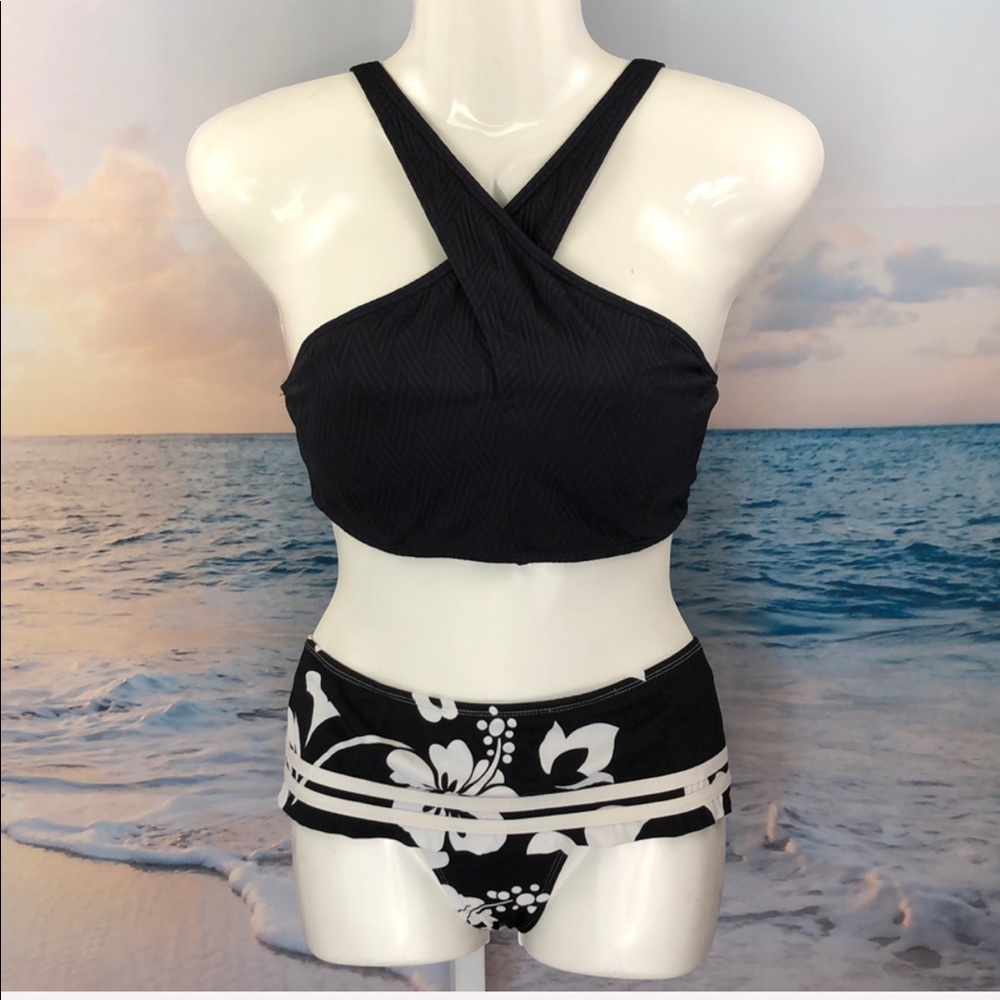 Black and White Bathing Suit Bottoms 👙👙👙